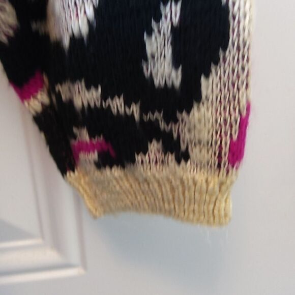 Rainbow Ridge black magenta and cream crew neck sweater - Picture 4 of 8